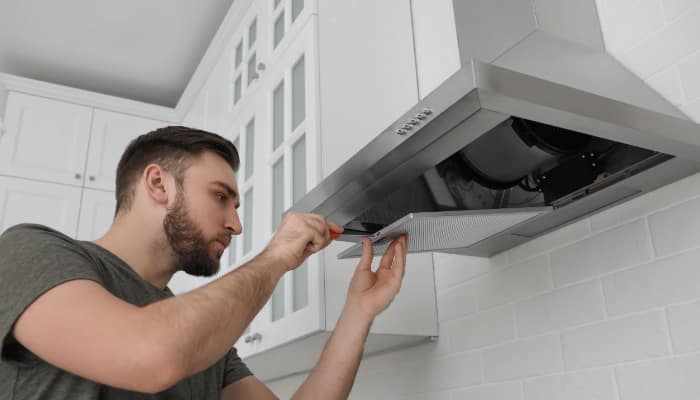 Can you leave a kitchen exhaust fan on?